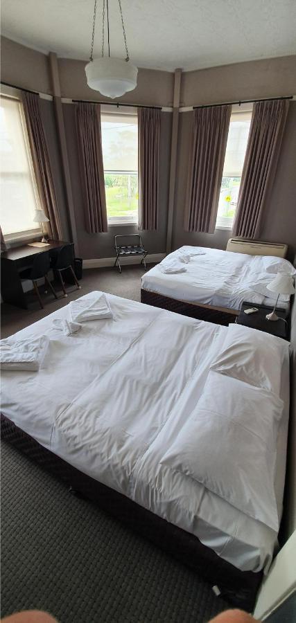 The Young Street Hotel Carrington Екстер'єр фото